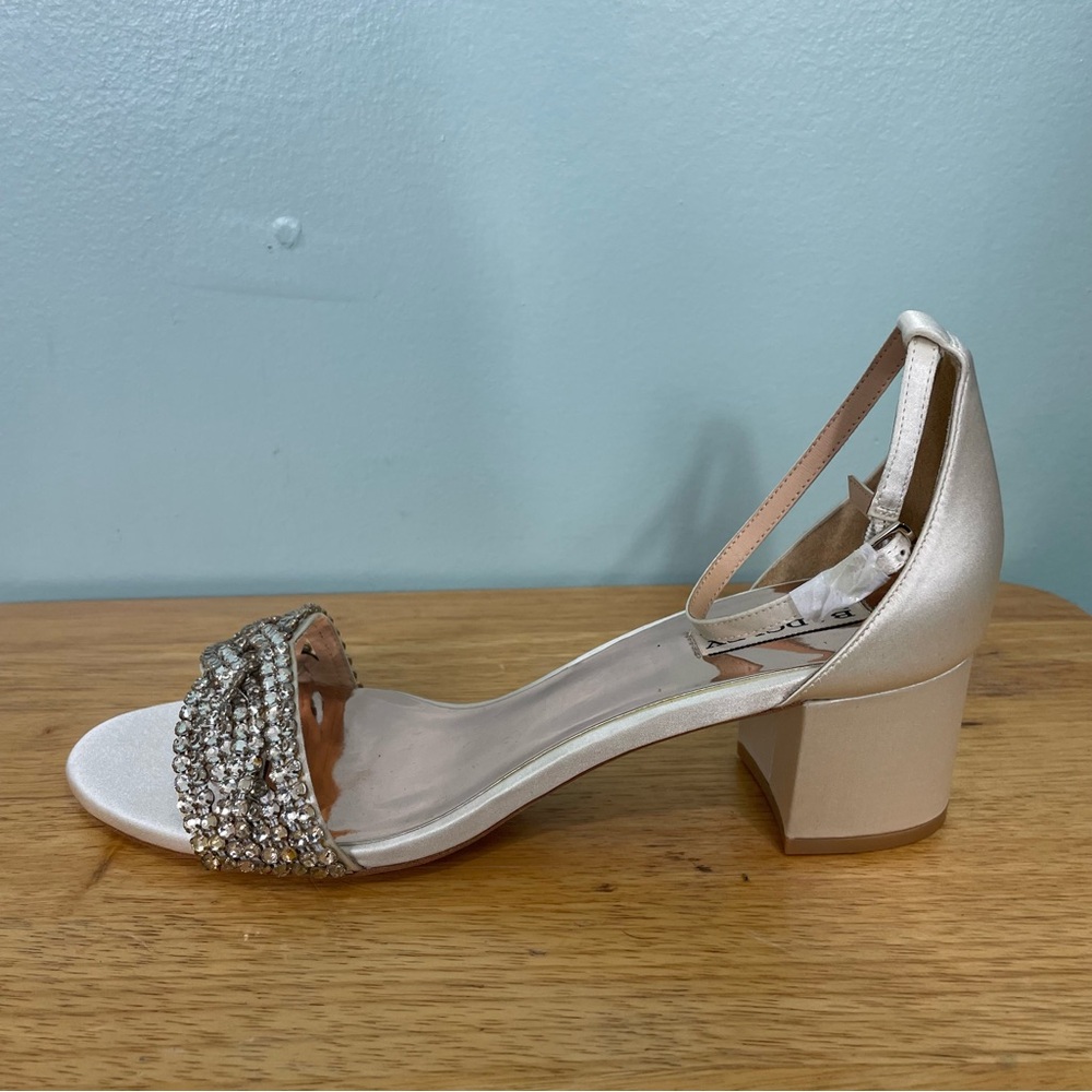 Badgley Mischka Triana Satin Open Toe Pumps‎ Size 10 Cream